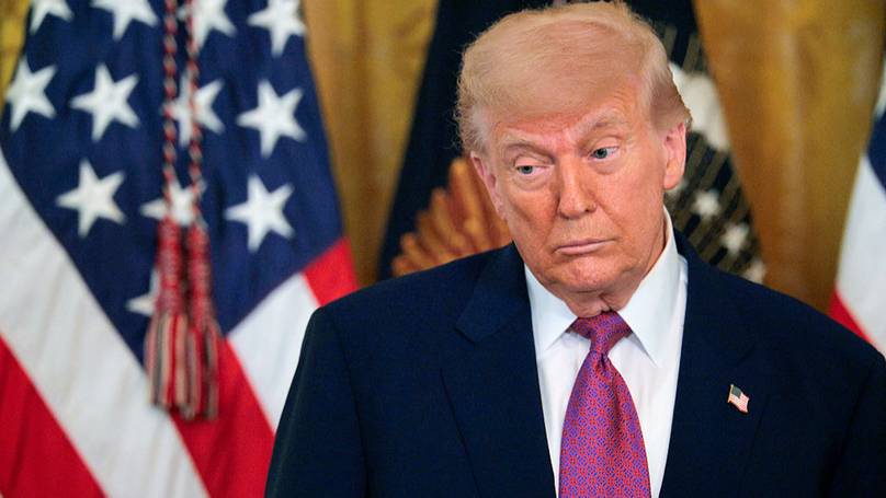 Donald Trump’s Shocking Reversal on $499 Golden Phone—What Really Happened Behind the Scenes?