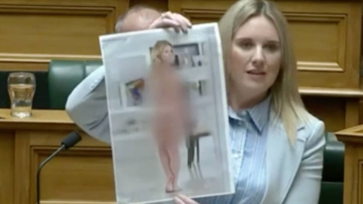 MP Shocks Parliament by Revealing Controversial Nude Photo – The Unexpected Reason Behind the Bold Move