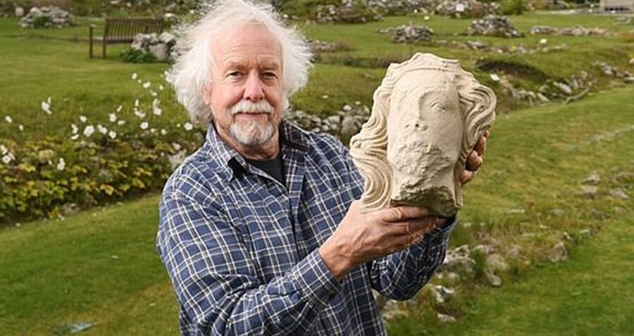 Unearthed After 700 Years: The Mysterious Life-Size Stone Head of a Forgotten Medieval British King Revealed