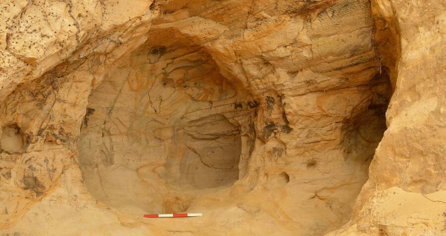 Hidden for Centuries: Railway Workers Unearth Mysterious Medieval Shrine Beneath Southern England Tracks