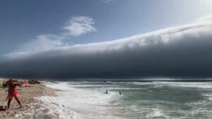 Mystery Tsunami Cloud Sparks Panic on Popular British Beach – What Was It Really?