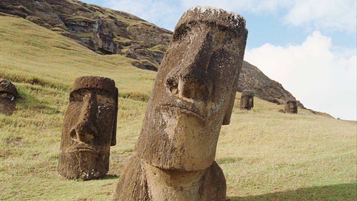 Mysterious New Statue Appears Overnight on Easter Island, Defying Experts' Understanding