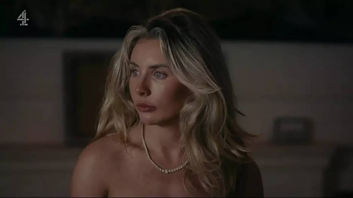 Secret Signals Exposed: Expert Reveals Shocking Truth Behind Bonnie Blue's On-Camera Slip