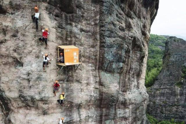 "Discover the Thrilling Story Behind the World's Most Dangerous Convenience Store Clinging to a Cliff!"