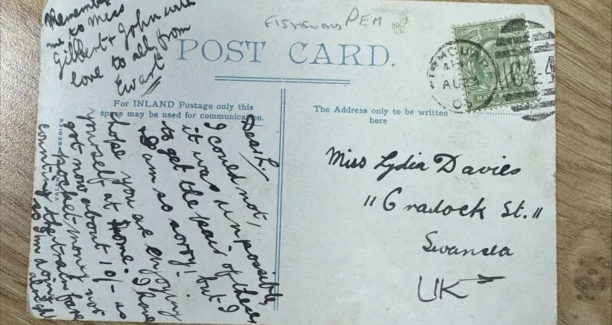 "Lost in Time: The Incredible Journey of a Postcard Finally Delivered After 121 Years!"