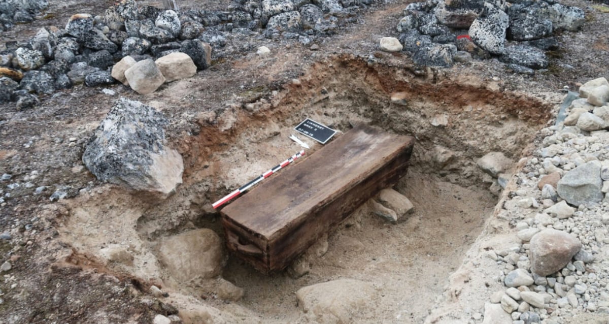 "Secrets of the Sea: Archaeologists Uncover Haunting Whalers' Cemetery in Norway, Revealing Tales of Survival and Sorrow"