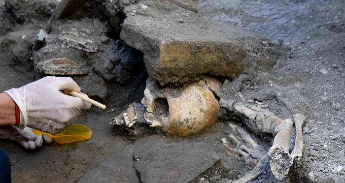 "Tragic Final Moments: Pompeii Family Discovered Embracing in Fear Before Vesuvius Eruption"