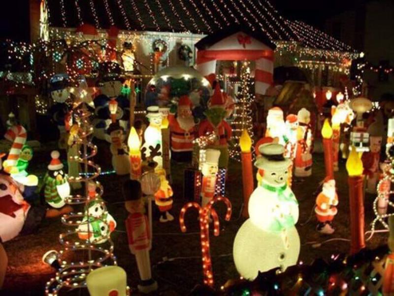 "20 Hilariously Awkward Christmas Decor Fails That Will Make You Question Your Holiday Spirit!"