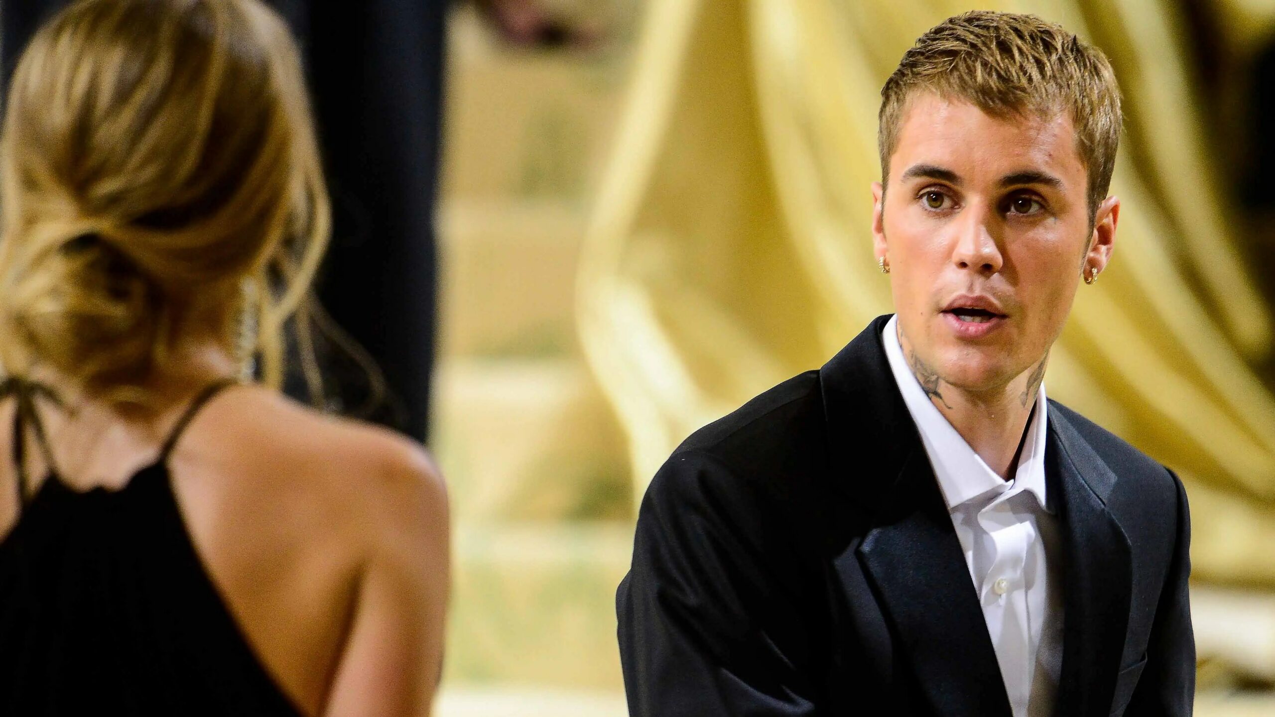 "Awkward Moment: Justin Bieber Gets Caught Forgetting His Own Wife's Name!"