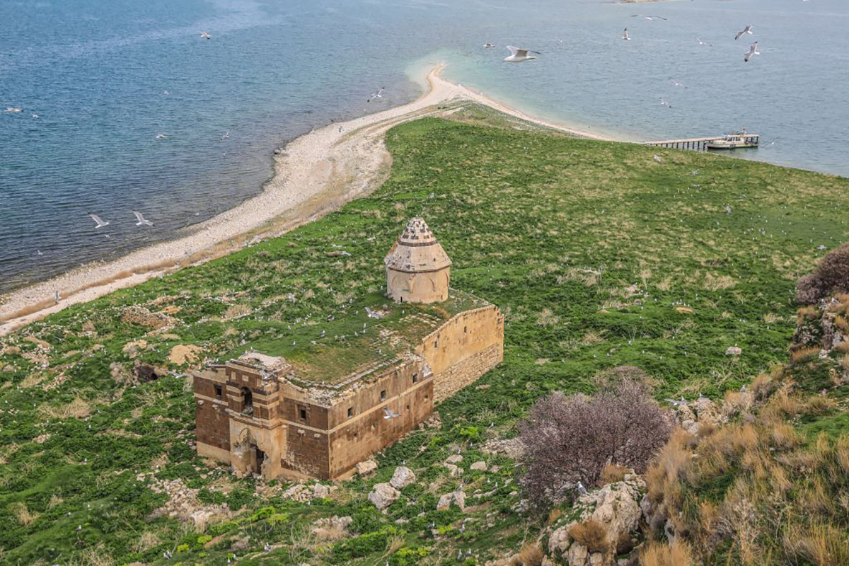 "Lost Treasures Beneath the Waves: What Secrets Lurk in Turkey's Enigmatic Ancient Lake?"