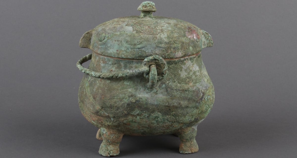 "Ancient Secrets Unveiled: 3,000-Year-Old Liquor Discovered in Mysterious Owl Vessel from Shang Dynasty Tomb!"