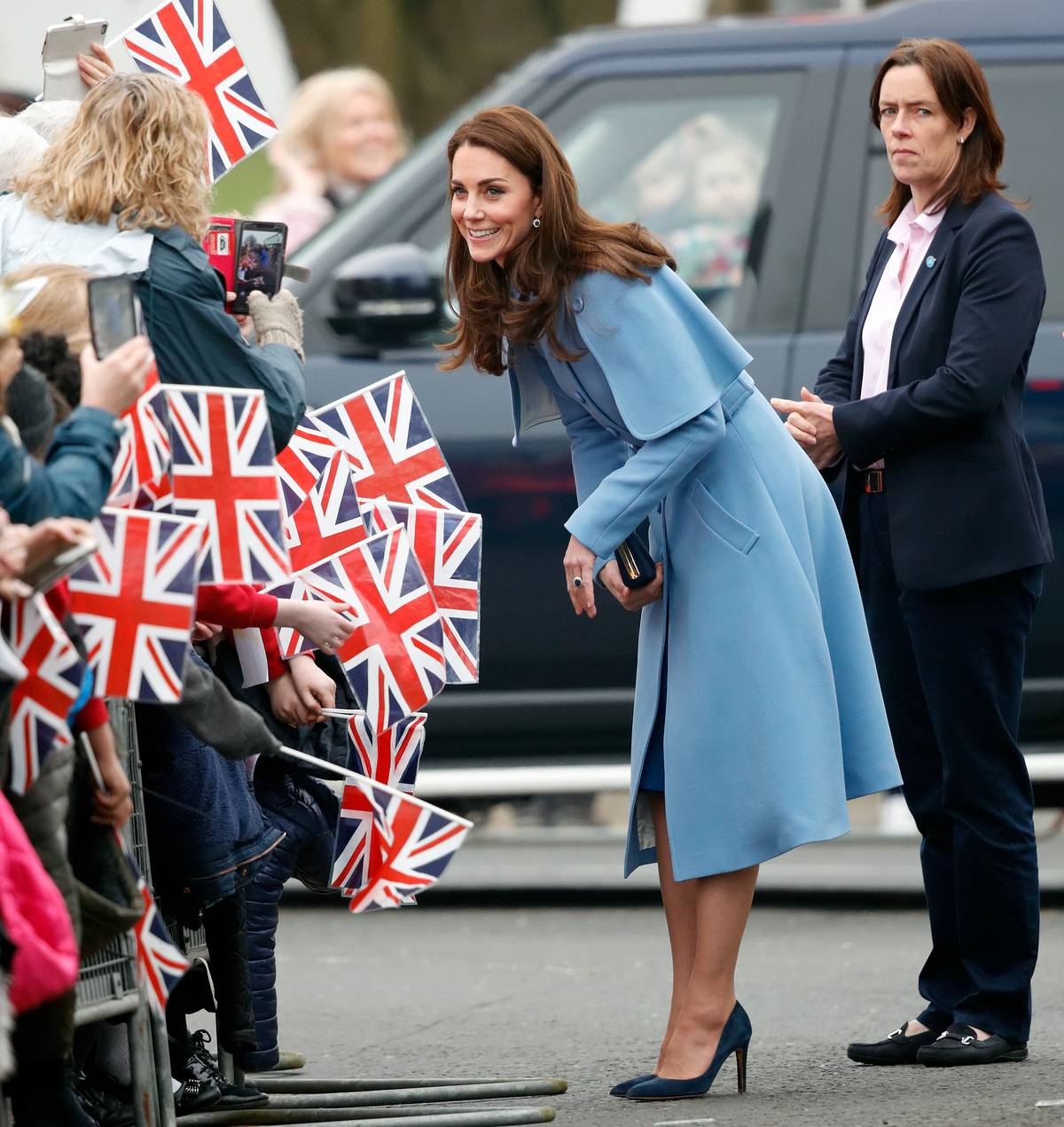 "Behind the Shield: Unveiling the Secrets of the Royal Bodyguards Who Stand Between the Crown and Danger"