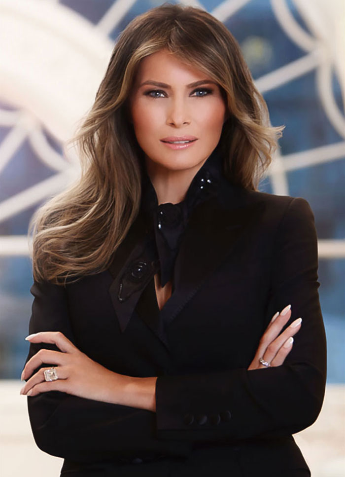 "Melania Trump's Portrait Sparks Outrage: What Shocking Comments Are Dividing the Internet?"