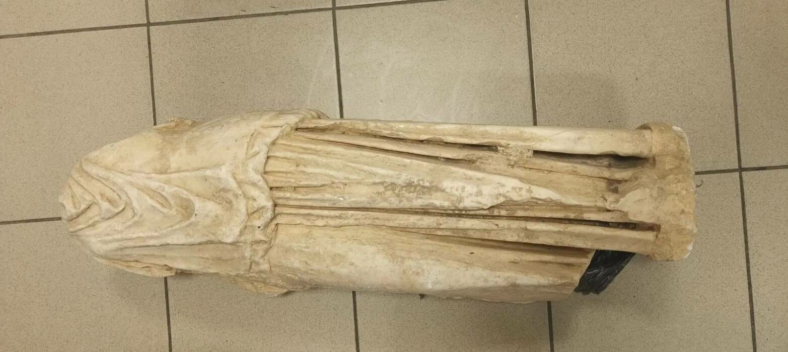 "Mystery of the Headless Statue: Ancient Relic Discovered in Trash Sparks Archaeological Enigma in Thessaloniki"