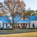 "Step Inside Chip and Joanna Gaines' Stunning Waco Farmhouse: A Hidden Oasis of Design Secrets Awaits!"