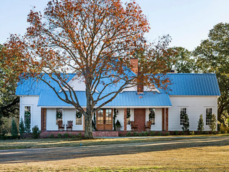 "Step Inside Chip and Joanna Gaines' Stunning Waco Farmhouse: A Hidden Oasis of Design Secrets Awaits!"