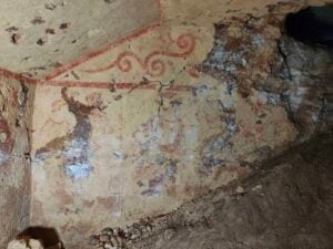 "Hidden Secrets of the Etruscan Elite: Stunning Tomb Unveiled with Vibrant Paintings and Mysteries Awaiting Discovery"