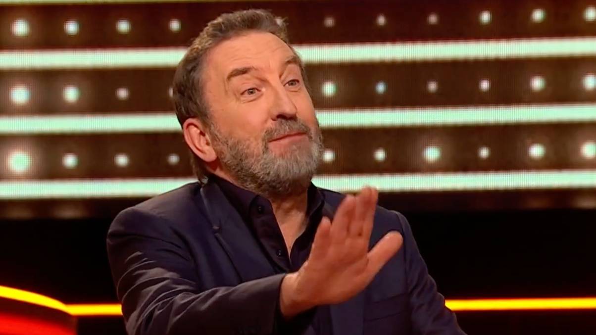 "Lee Mack's Surprising Apology: What He Said That Left Fans Stunned During The 1% Club!"