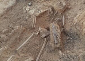 "Unearthed Mystery: The 1,800-Year-Old Roman Grave Holding Secrets and a Dagger on His Back!"