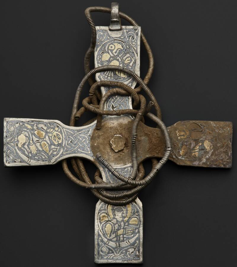 "Unveiling the Lost Legacy: How a 9th-Century Anglo-Saxon Cross Was Brought Back from the Brink"