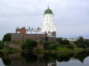 "Unveiling the Past: Mysterious Medieval Board Game Found in Hidden Chamber of Ancient Russian Castle"