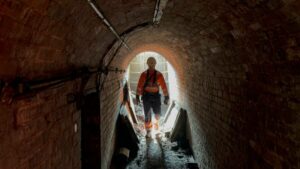 "Mysterious Tunnels Discovered Beneath England's Busiest Train Station: What Secrets Lie Below?"