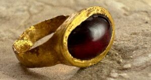 Ancient Mystery Unearthed: 2,300-Year-Old Gold Ring with Enigmatic Red Gemstone Discovered in Jerusalem’s City of David