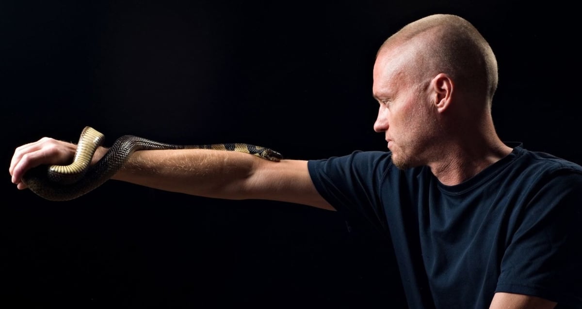 How One Wisconsin Man’s Shocking Dare Sparked a Breakthrough in Universal Antivenom Research