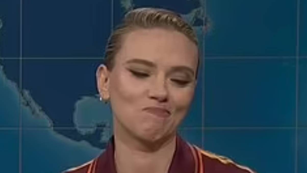 Scarlett Johansson’s Surprising Payback Stuns SNL Host After On-Air Apology for Risqué Joke