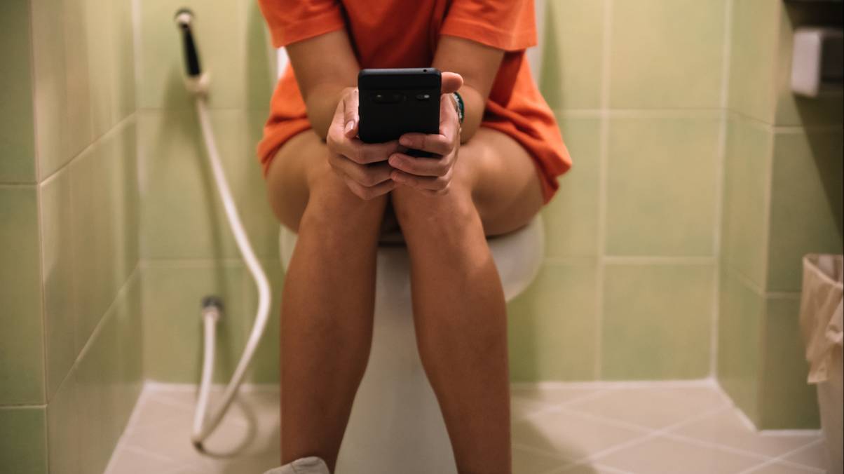The Shocking Reason Doctors Say Spending Just 10 Minutes on the Toilet Could Harm Your Health