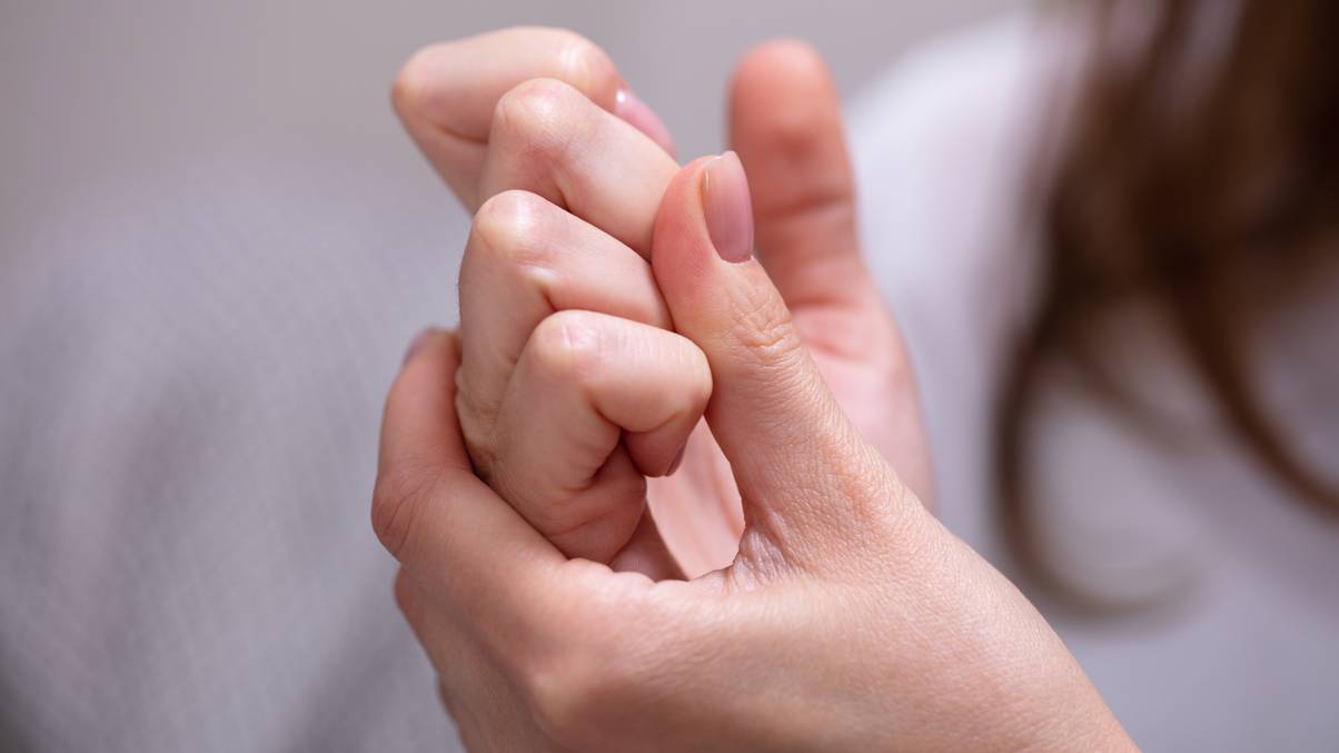 The Shocking Truth Behind Knuckle Cracking: Do Your Joints Really Grow Bigger?