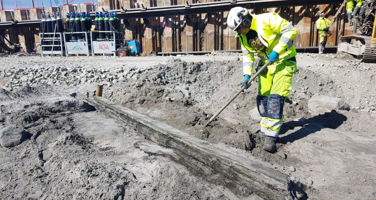 Unearthed Secrets Beneath Sweden’s Shore: Six Centuries-Old Shipwrecks Reveal Lost Maritime Mysteries