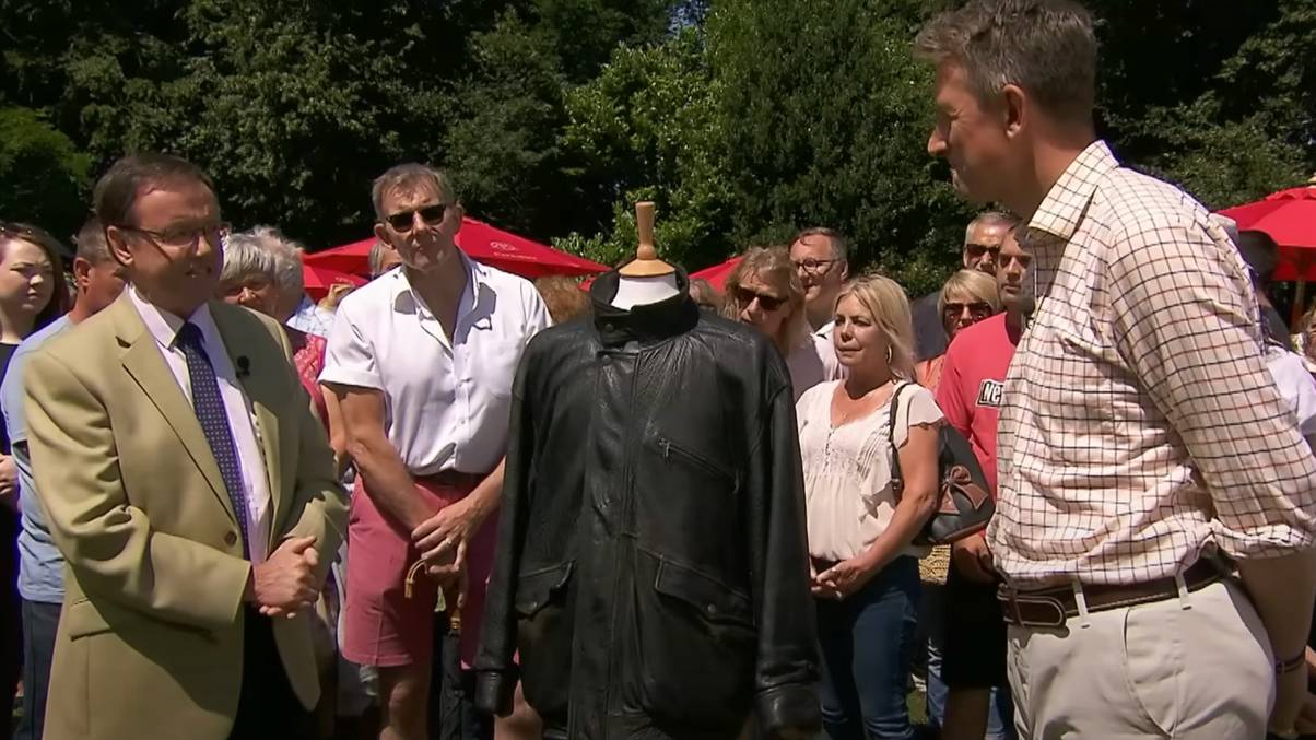 Antiques Roadshow Shocker: Mysterious Jacket Tied to Global Icon Valued at £200,000