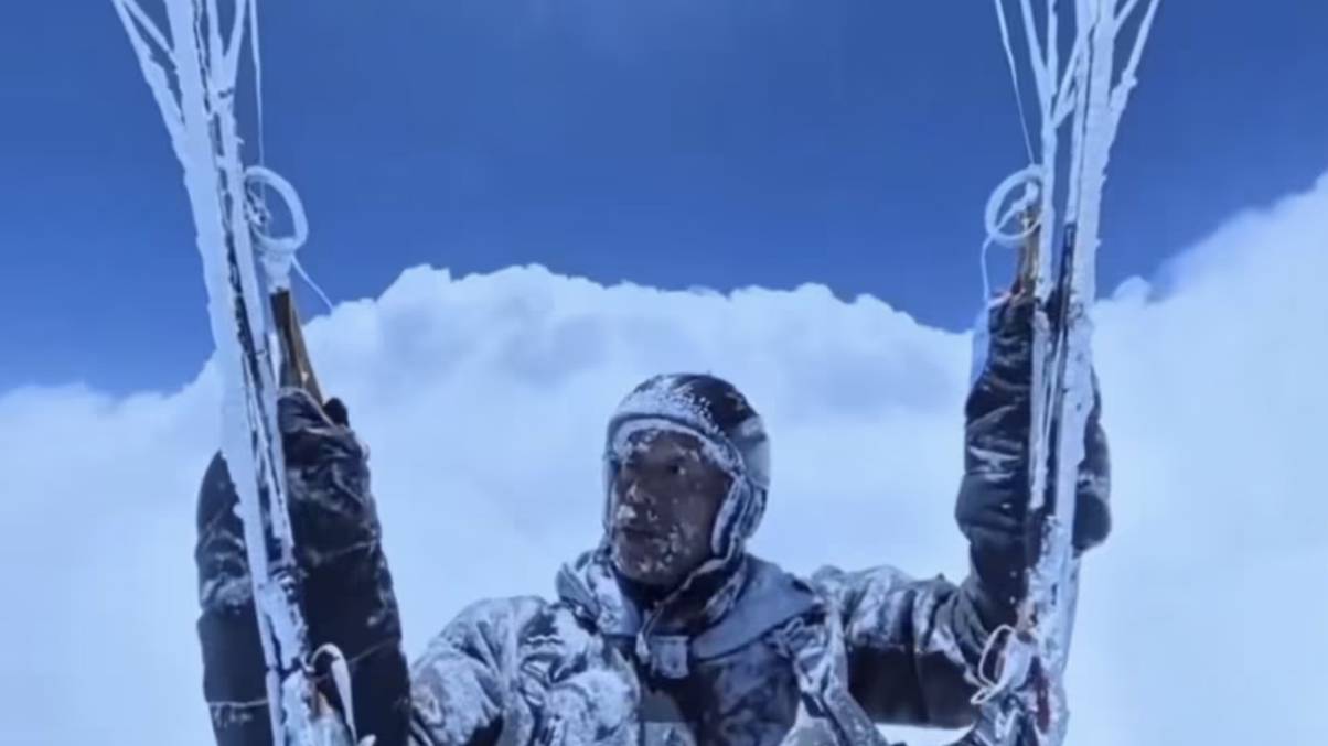 Inside the Thunderstorm: How a Paraglider Defied Death in a Harrowing Cloudstorm Escape