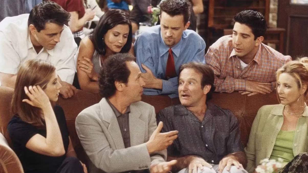 Robin Williams’ Unscripted ‘Friends’ Scene: The Untold Tale Behind TV’s Most Spontaneous Guest Appearance
