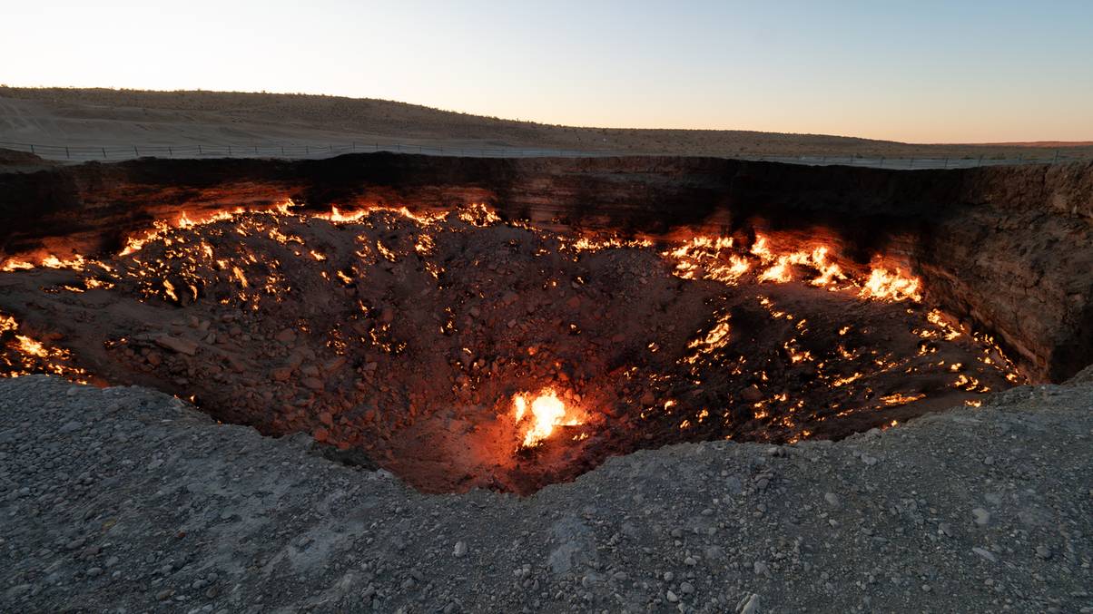 Scientists Reveal Chilling New Discovery Beneath the Ever-Burning ‘Gates of Hell’ That Defies All Expectations