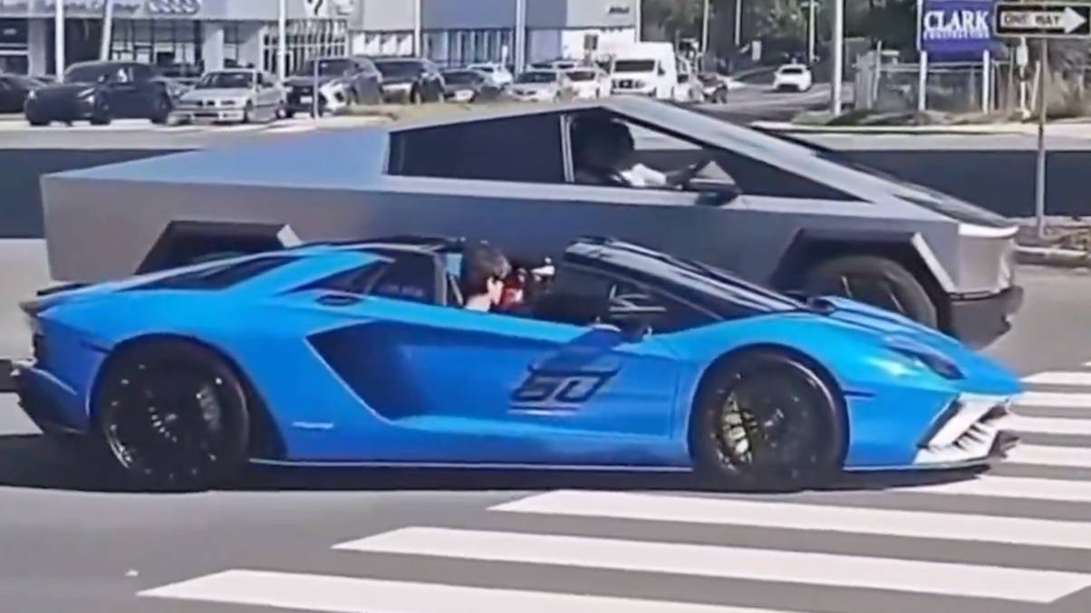 Tesla Cybertruck Shocks Lamborghini in Unbelievable Street Race Showdown — Guess Who Takes the Crown?