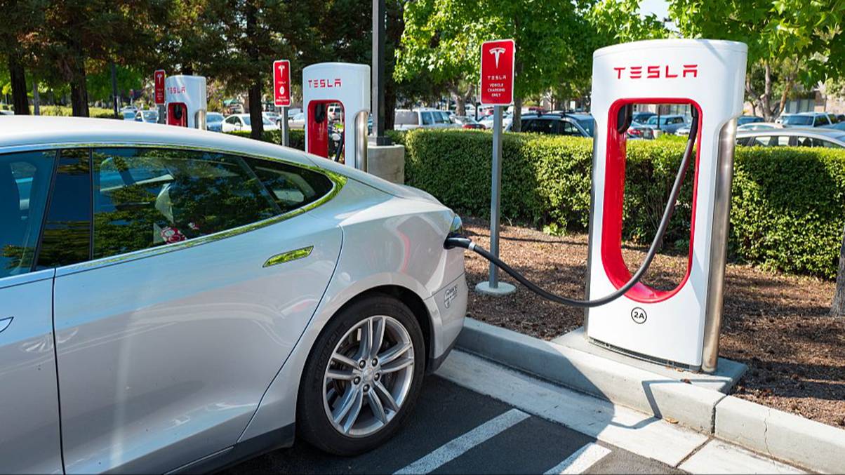 Tesla Owner Stunned by Unbelievable 12-Month Electricity Bill—What’s Behind the Shocking Charge?