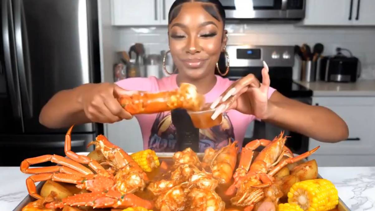 Watch What Happens When This Woman Inhales an Entire Lobster Claw—Viewers Can't Look Away