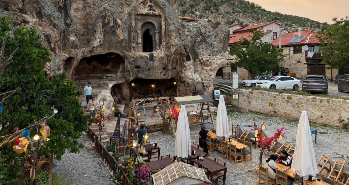 Ancient Phrygian Tomb Transformed Into Café Sparks Fierce Controversy in Turkey—What’s Really Behind the Outrage?