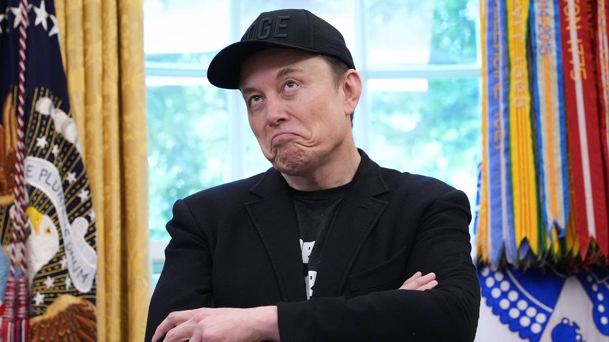 Elon Musk Backs Controversial Chatbot Grok Amid Explosive 'MechaHitler' Antisemitism Scandal