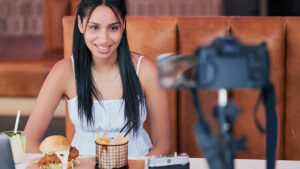 Micro-Influencer’s Tearful Exit Sparks Furious Backlash Against Popular Restaurant—What Happened Inside Will Shock You