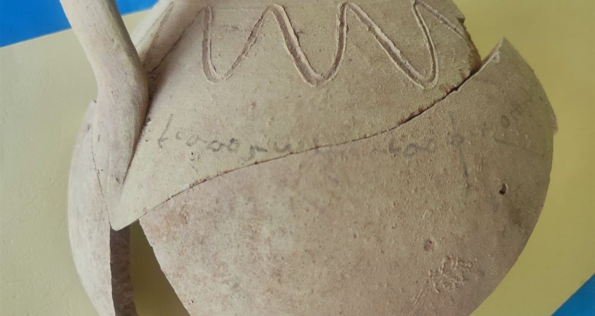 Mysterious Ancient Water Jug Discovered in Tajikistan Reveals Hidden Secrets of Its Owner’s Identity
