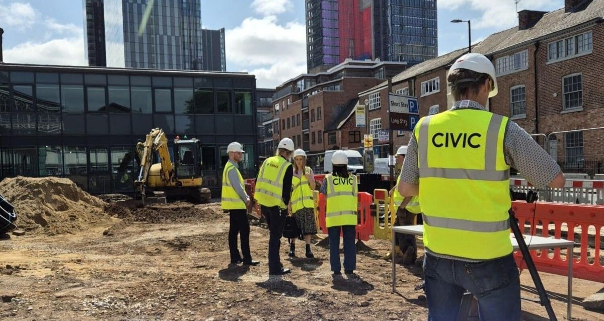 Mystery Beneath Manchester: Ancient Roman Road Found Just Inches Underground—What Secrets Does It Hold?