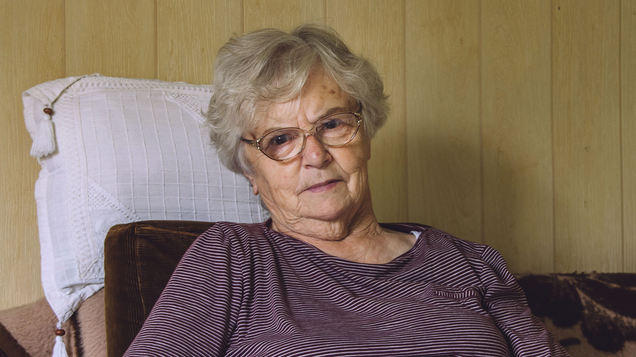 Retiree’s Unusual Hobby: The Surprising Ways One Woman Defends Trump’s Every Move