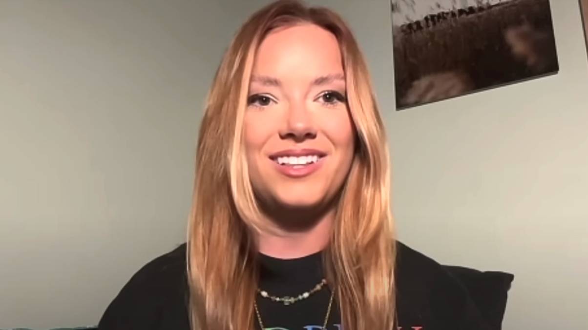 She Captured a Magical Kiss on Camera—But Now Wishes She Never Shared It with the World