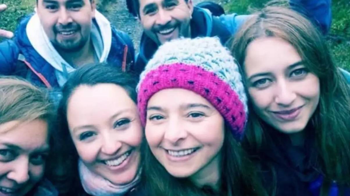 Unbelievable Discovery: What’s Really Hidden in This Group Photo Will Haunt You!