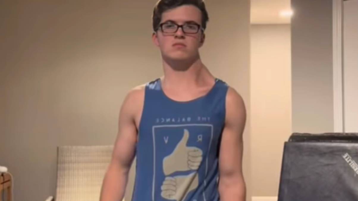 Unbelievable Transformation: What Happened After 200 Days of Training Just One Trap Muscle?