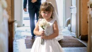 Wedding Guests Stunned by Flower Girl’s Unexpectedly Blunt Aisle Performance