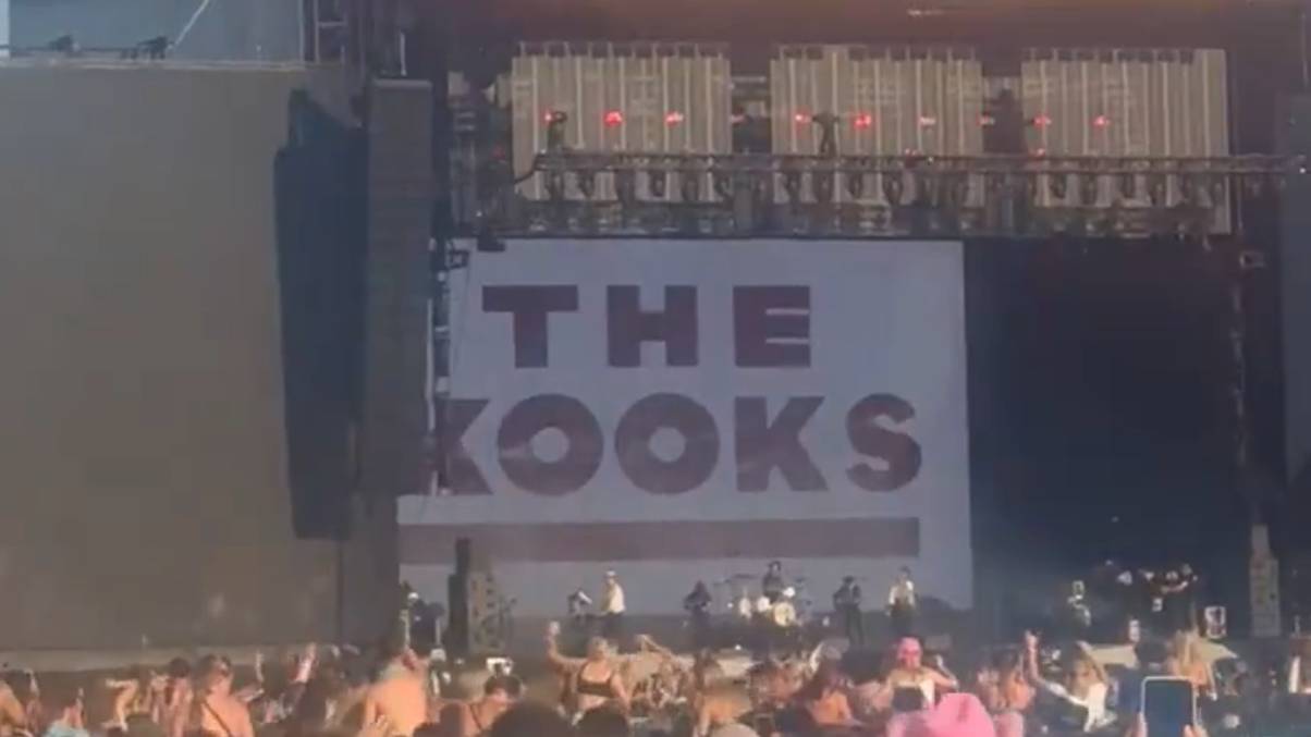 Hollywood Star’s Unexpected Rap Performance at Reading Festival Leaves Crowd Stunned